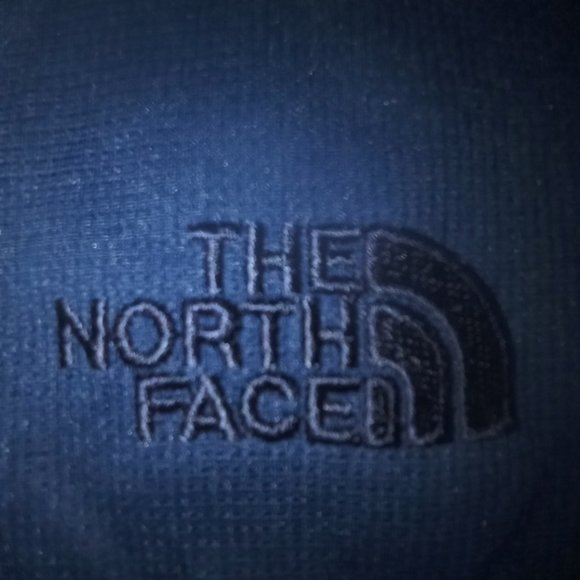The North Face 1/4 zip  FlashDry Long-Sleeve T-Shirt - Picture 6 of 7